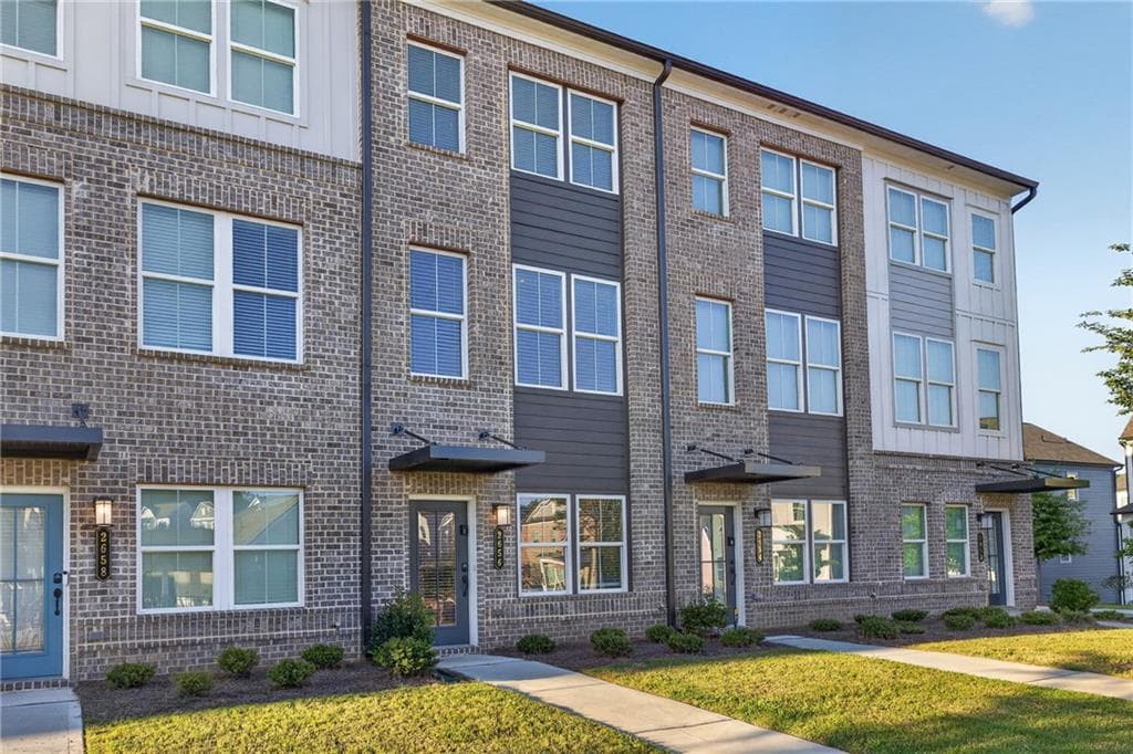 2 bedroom, 3 bathroom, 1,573 sq ft townhouse for sale at 2656 Brookview Lane, Atlanta, GA 30318 — photo 1 of 25