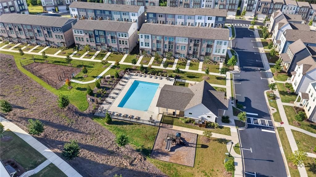 2 bedroom, 3 bathroom, 1,573 sq ft townhouse for sale at 2656 Brookview Lane, Atlanta, GA 30318 — photo 3