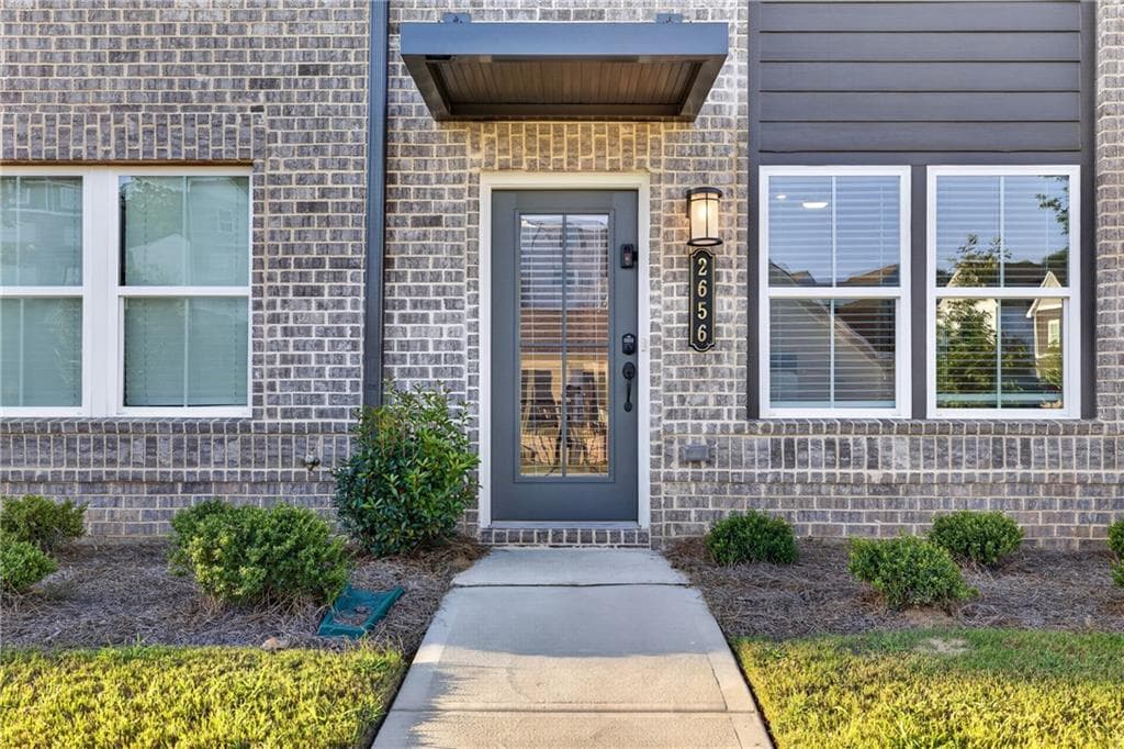 2 bedroom, 3 bathroom, 1,573 sq ft townhouse for sale at 2656 Brookview Lane, Atlanta, GA 30318 — photo 5