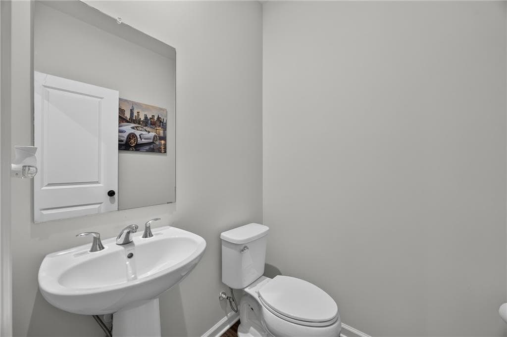 2 bedroom, 3 bathroom, 1,573 sq ft townhouse for sale at 2656 Brookview Lane, Atlanta, GA 30318 — photo 9