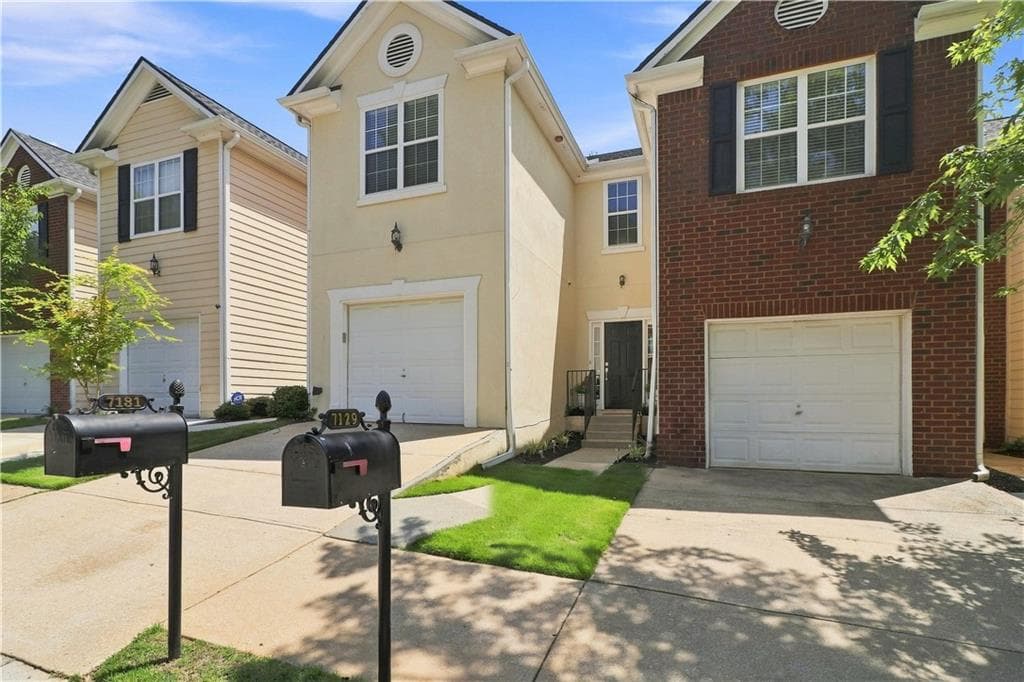 3 bedroom, 3 bathroom, 1,418 sq ft townhouse for sale at 7131 Biltmore Way, Lithonia, GA 30058 — photo 3