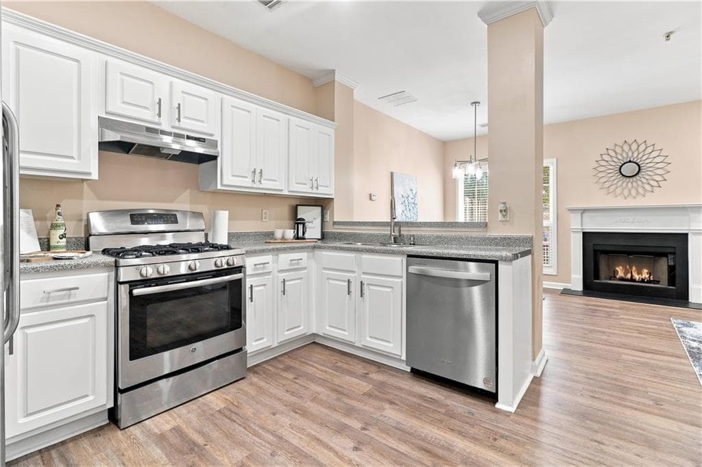 3 bedroom, 3 bathroom, 1,418 sq ft townhouse for sale at 7131 Biltmore Way, Lithonia, GA 30058 — photo 4