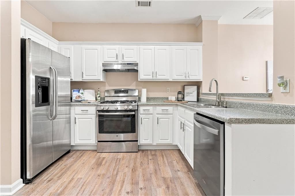 3 bedroom, 3 bathroom, 1,418 sq ft townhouse for sale at 7131 Biltmore Way, Lithonia, GA 30058 — photo 5