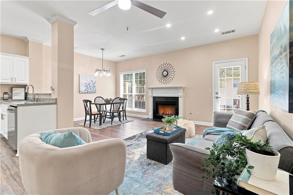 3 bedroom, 3 bathroom, 1,418 sq ft townhouse for sale at 7131 Biltmore Way, Lithonia, GA 30058 — photo 9