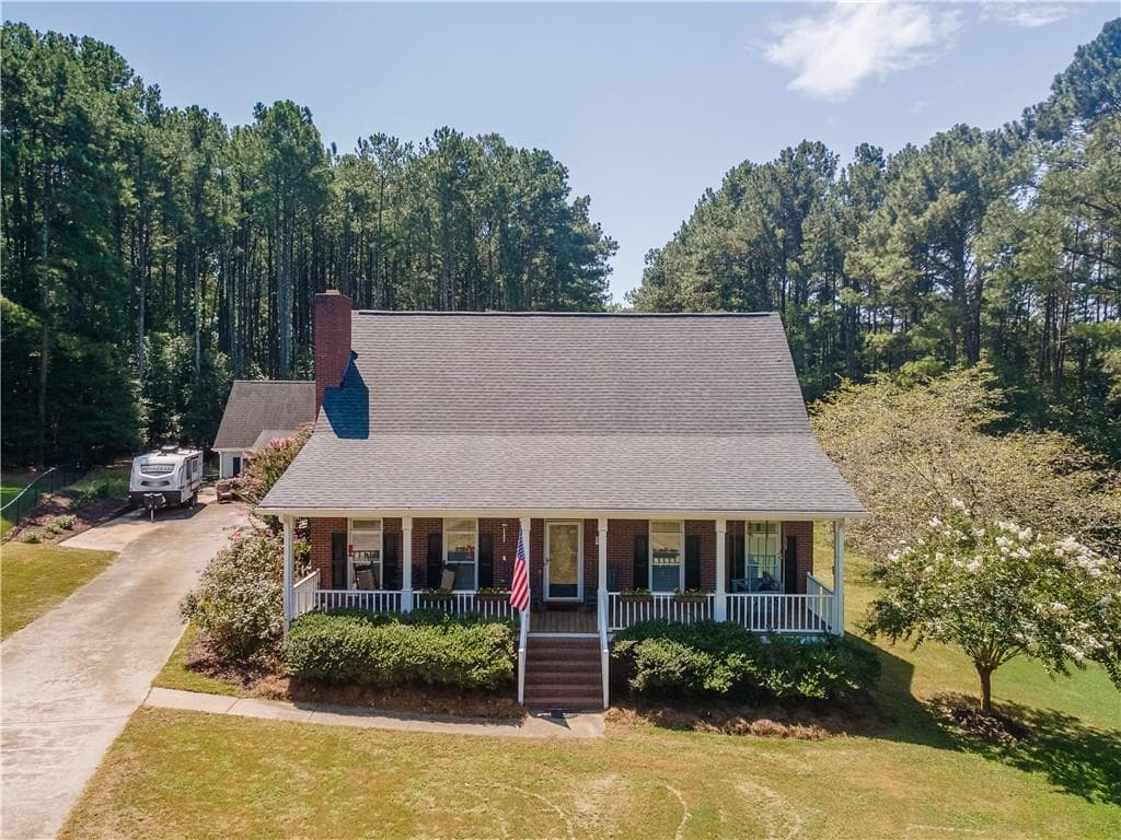 4 bedroom, 4 bathroom, 2,843 sq ft single family residence for sale at 5454 Mccullers Lane, Loganville, GA 30052 — photo 2