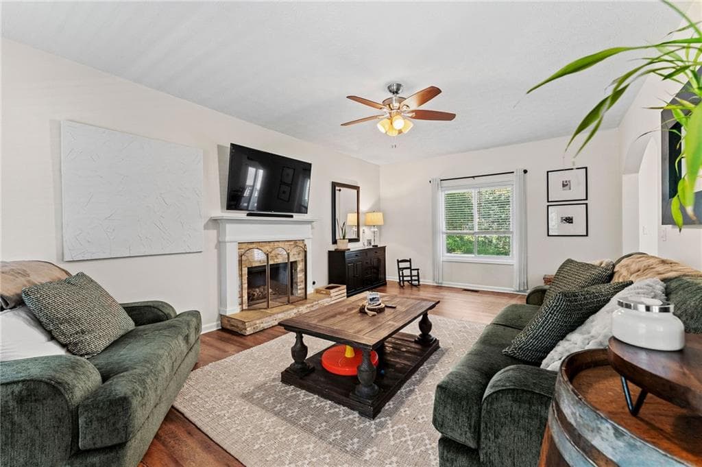 3 bedroom, 3 bathroom, 1,806 sq ft single family residence under contract at 514 Rising Drive, Woodstock, GA 30189 — photo 5