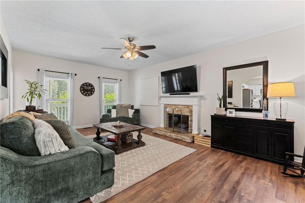 3 bedroom, 3 bathroom, 1,806 sq ft single family residence under contract at 514 Rising Drive, Woodstock, GA 30189 — photo 6