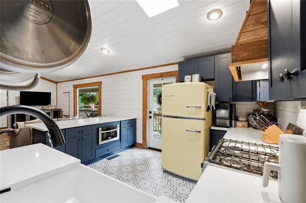3 bedroom, 3 bathroom, 2,912 sq ft single family residence for sale at 3680 Sinclair Shores Road, Cumming, GA 30041 — photo 7