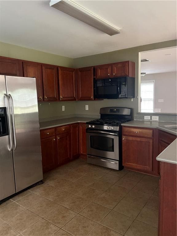 4 bedroom, 3 bathroom, 1,840 sq ft single family residence for sale at 3289 Wellington Walk, Atlanta, GA 30331 — photo 4