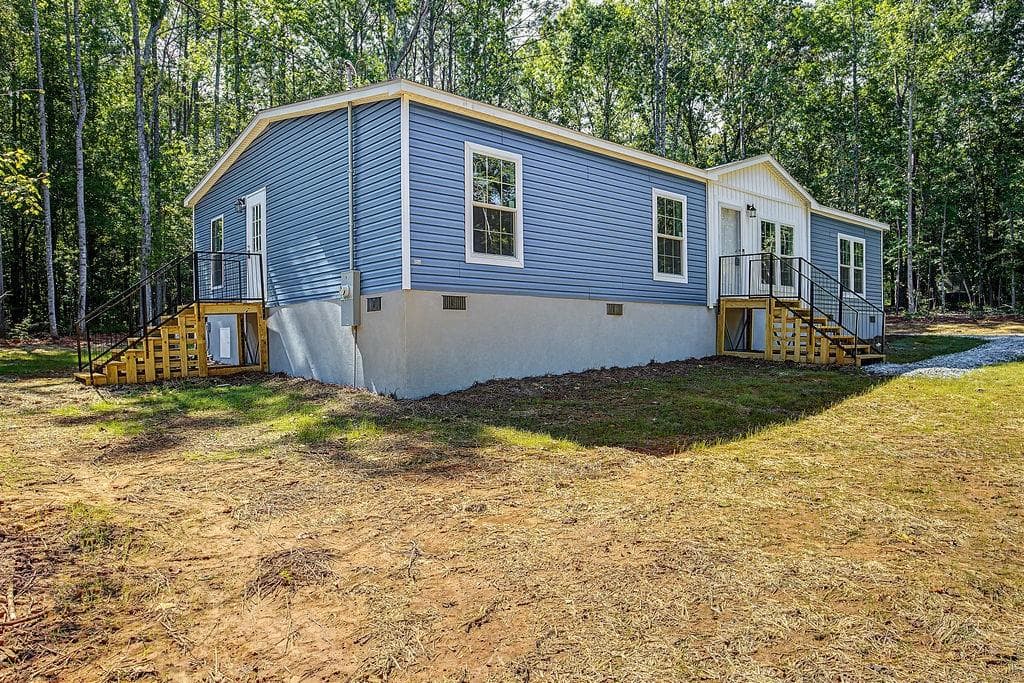 3 bedroom, 2 bathroom, 1,792 sq ft single family residence for sale at 140 B Lakeshore Drive, Eatonton, GA 31024 — photo 3