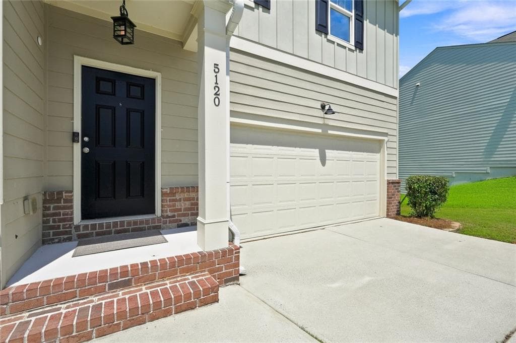 4 bedroom, 3 bathroom, 2,684 sq ft single family residence for sale at 5120 Minnow Lane, Cumming, GA 30028 — photo 2