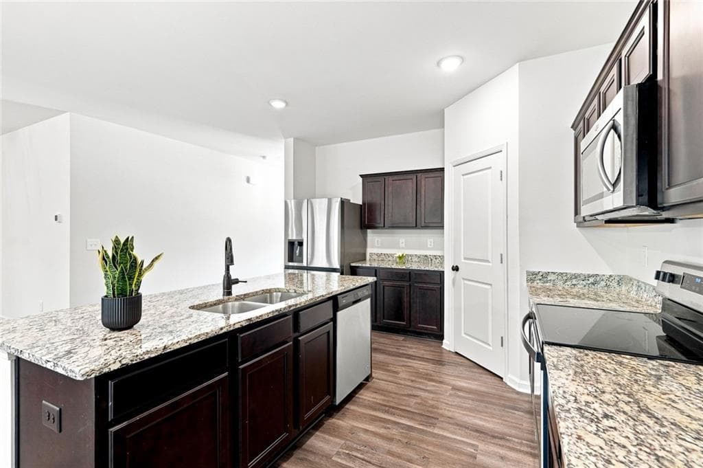 4 bedroom, 3 bathroom, 2,684 sq ft single family residence for sale at 5120 Minnow Lane, Cumming, GA 30028 — photo 6