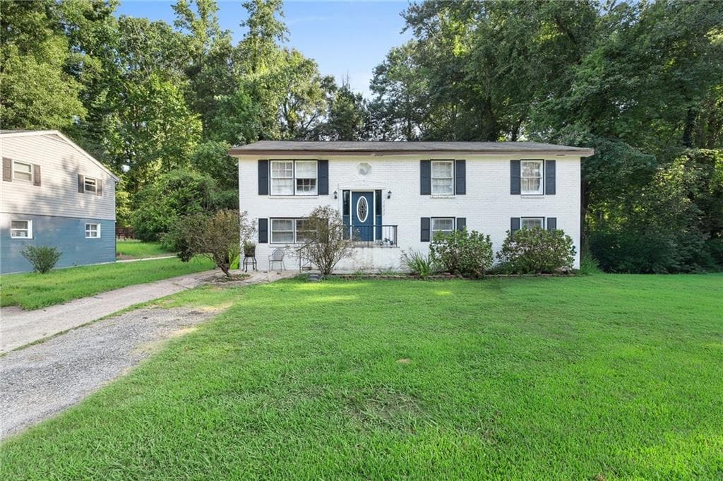 5 bedroom, 2 bathroom, 1,700 sq ft single family residence for sale at 6825 Maddox Road, Morrow, GA 30260 — photo 2