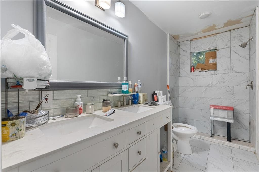 5 bedroom, 2 bathroom, 1,700 sq ft single family residence for sale at 6825 Maddox Road, Morrow, GA 30260 — photo 4
