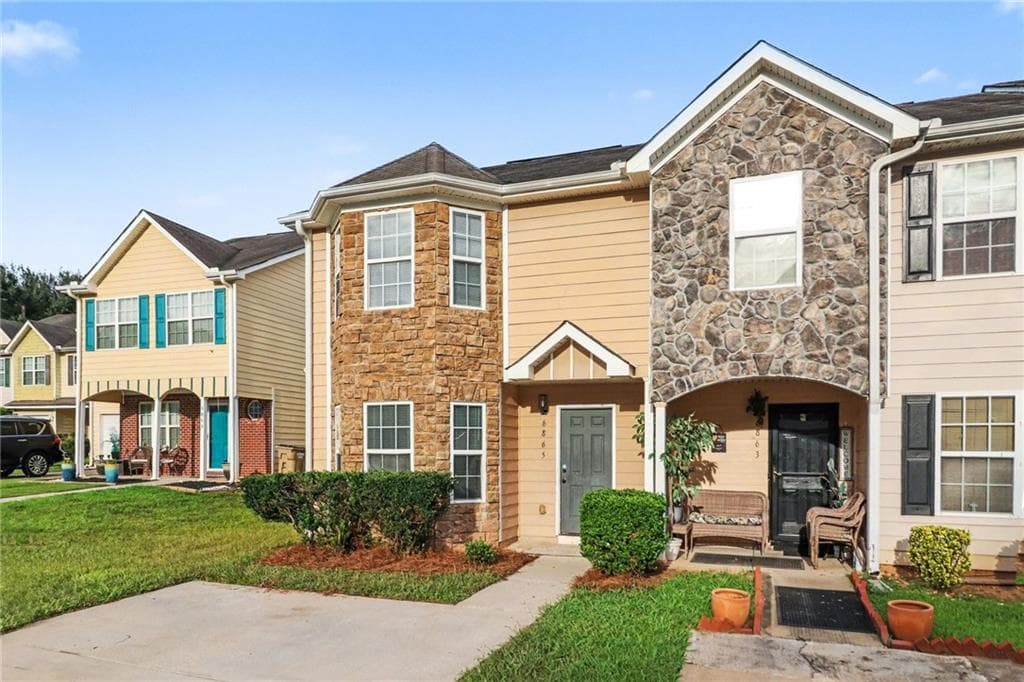 3 bedroom, 3 bathroom, 1,736 sq ft townhouse for sale at 6865 Mountain Circle, Riverdale, GA 30274 — photo 3