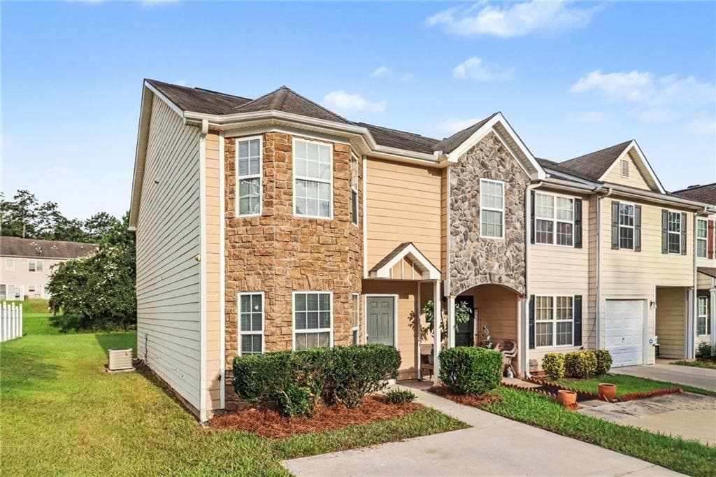 3 bedroom, 3 bathroom, 1,736 sq ft townhouse for sale at 6865 Mountain Circle, Riverdale, GA 30274 — photo 4