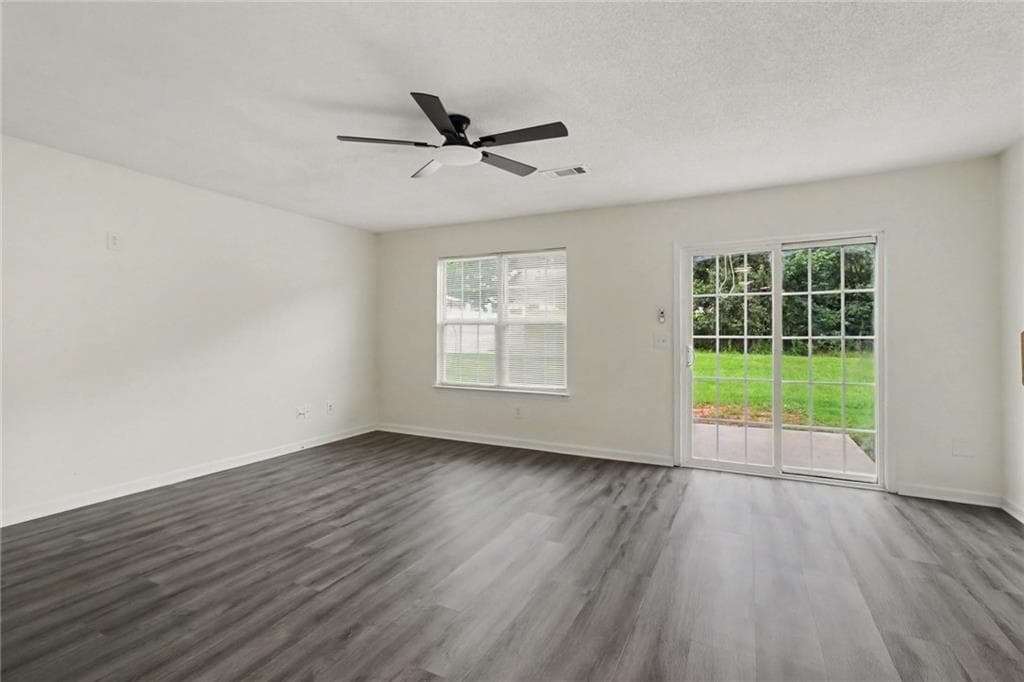 3 bedroom, 3 bathroom, 1,736 sq ft townhouse for sale at 6865 Mountain Circle, Riverdale, GA 30274 — photo 8