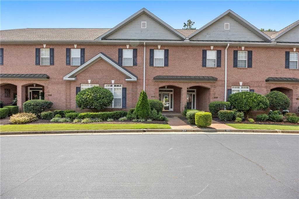 3 bedroom, 5 bathroom, 1,850 sq ft townhouse for sale at 1950 Buford Dam Rd 304, Cumming, GA 30041 — photo 2