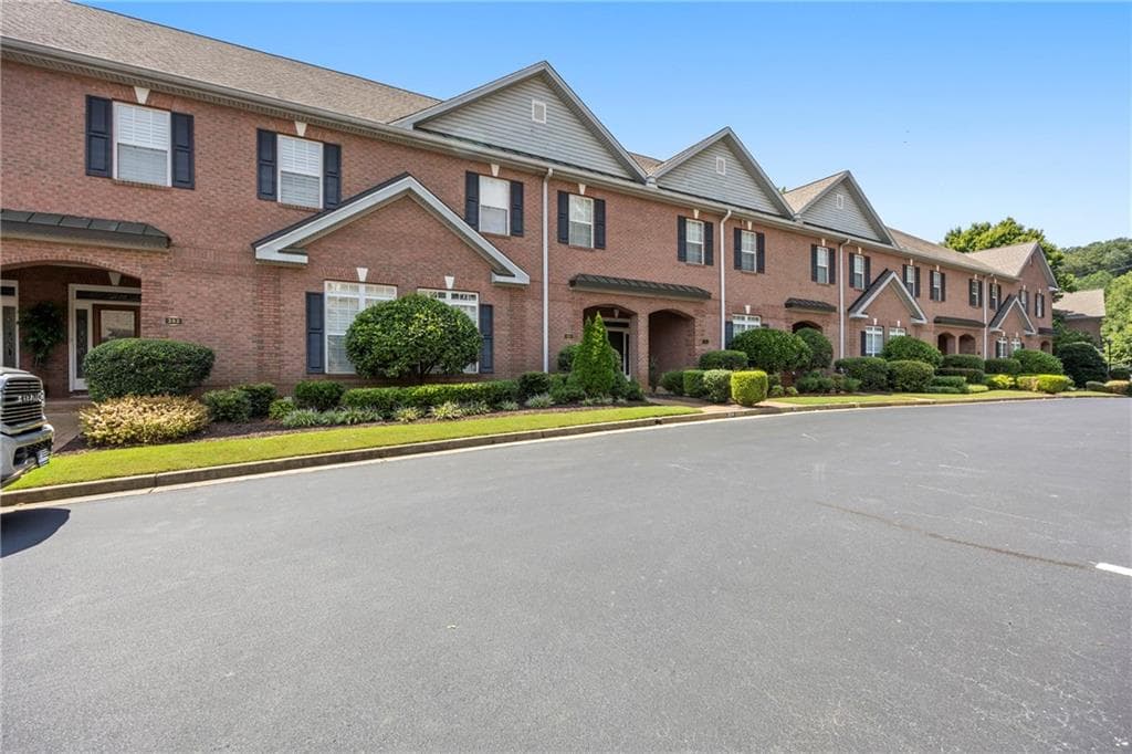 3 bedroom, 5 bathroom, 1,850 sq ft townhouse for sale at 1950 Buford Dam Rd 304, Cumming, GA 30041 — photo 3