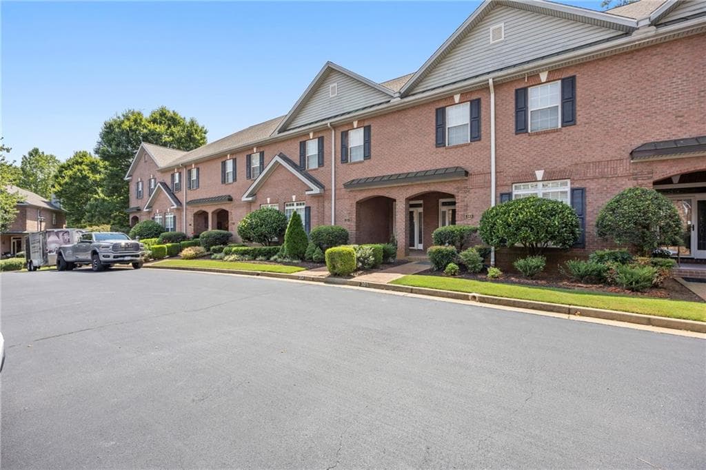 3 bedroom, 5 bathroom, 1,850 sq ft townhouse for sale at 1950 Buford Dam Rd 304, Cumming, GA 30041 — photo 4