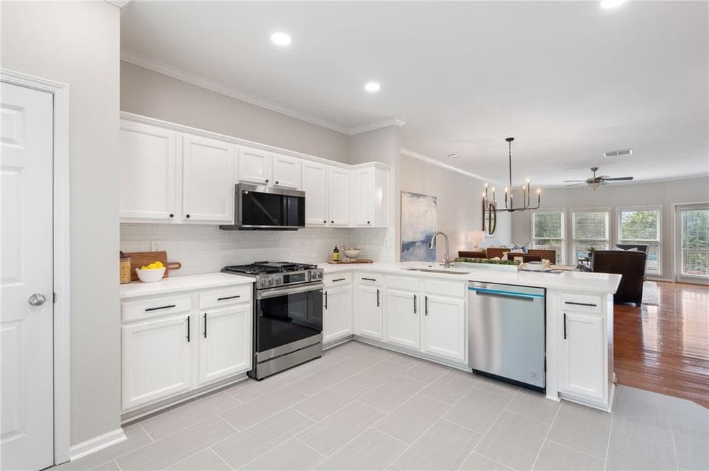 3 bedroom, 4 bathroom, 2,665 sq ft townhouse for sale at 378 Suwanee Avenue, Suwanee, GA 30024 — photo 4