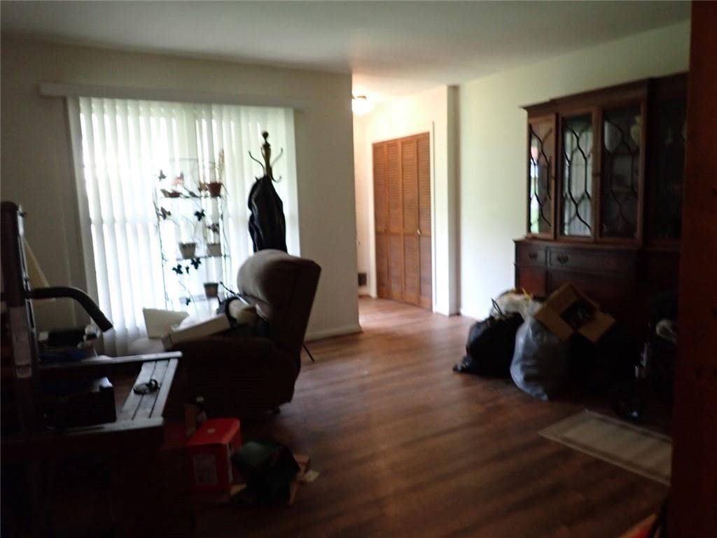 3 bedroom, 2 bathroom, 1,289 sq ft single family residence for sale at 8295 Valley Stream Drive, Jonesboro, GA 30236 — photo 2