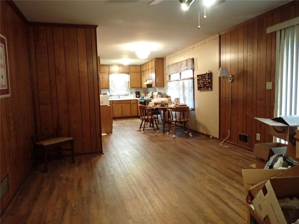 3 bedroom, 2 bathroom, 1,289 sq ft single family residence for sale at 8295 Valley Stream Drive, Jonesboro, GA 30236 — photo 3