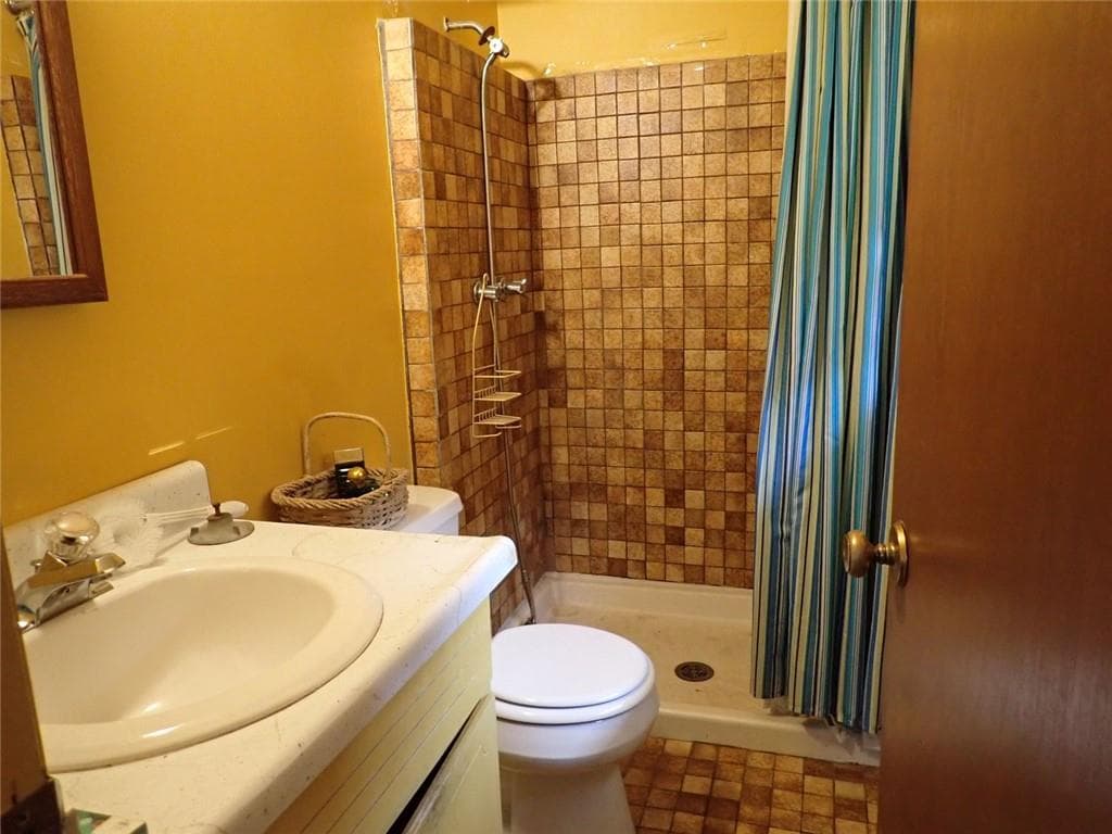 3 bedroom, 2 bathroom, 1,289 sq ft single family residence for sale at 8295 Valley Stream Drive, Jonesboro, GA 30236 — photo 8