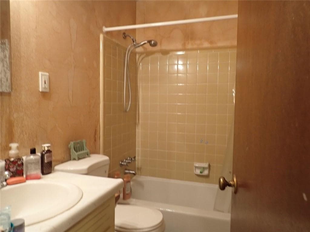3 bedroom, 2 bathroom, 1,289 sq ft single family residence for sale at 8295 Valley Stream Drive, Jonesboro, GA 30236 — photo 9