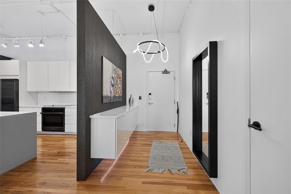 2 bedroom, 2 bathroom, 1,585 sq ft condominium for sale at 3235 Roswell Road 602, Atlanta, GA 30305 — photo 2