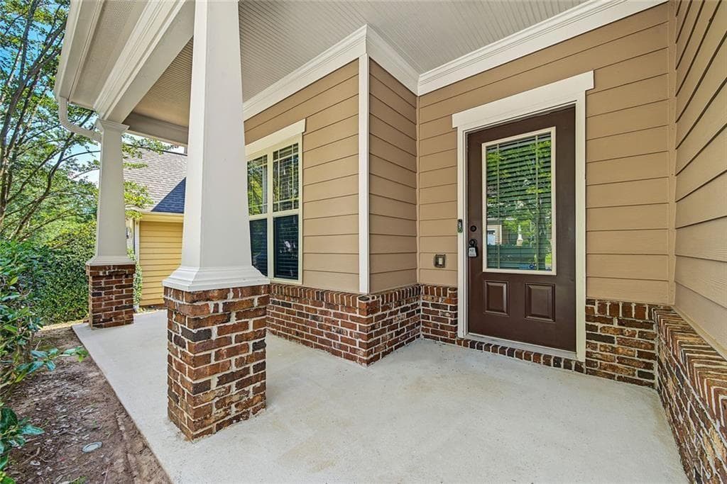5 bedroom, 3 bathroom, 2,450 sq ft single family residence for sale at 4934 Rapahoe Trail, Atlanta, GA 30349 — photo 3