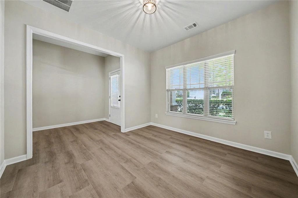 5 bedroom, 3 bathroom, 2,450 sq ft single family residence for sale at 4934 Rapahoe Trail, Atlanta, GA 30349 — photo 6
