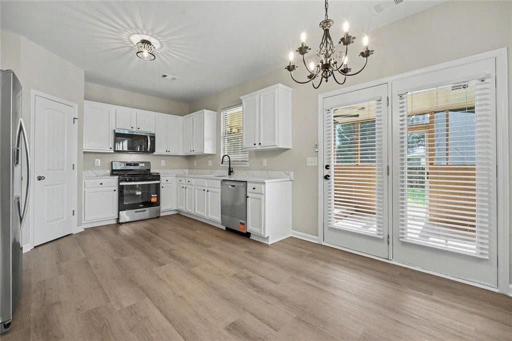 5 bedroom, 3 bathroom, 2,450 sq ft single family residence for sale at 4934 Rapahoe Trail, Atlanta, GA 30349 — photo 9