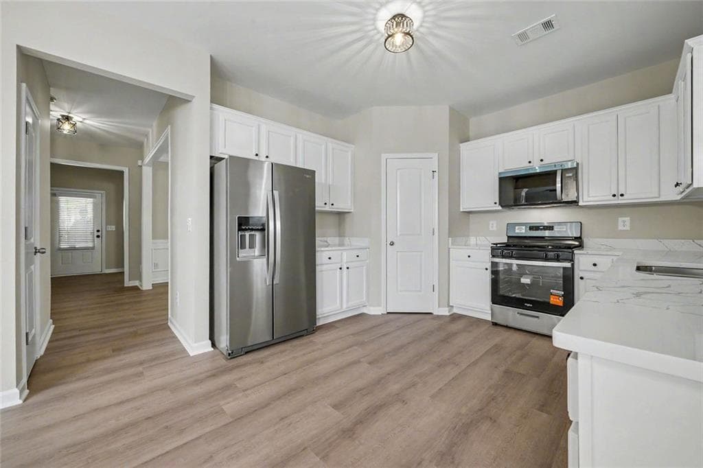 5 bedroom, 3 bathroom, 2,450 sq ft single family residence for sale at 4934 Rapahoe Trail, Atlanta, GA 30349 — photo 10