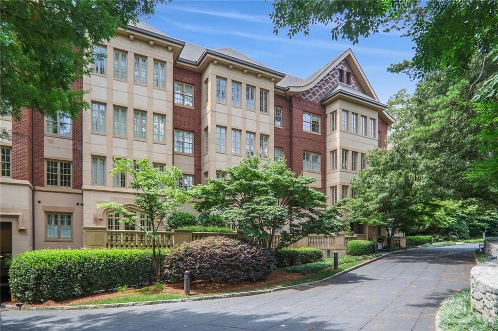 1 bedroom, 1 bathroom, 944 sq ft condominium sold at 1717 N Decatur Road 309, Atlanta, GA 30307