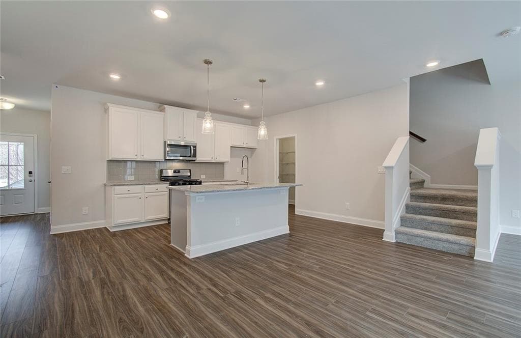 3 bedroom, 3 bathroom, 2,016 sq ft single family residence for sale at 3799 Ivy Cottage Drive, Snellville, GA 30039 — photo 5
