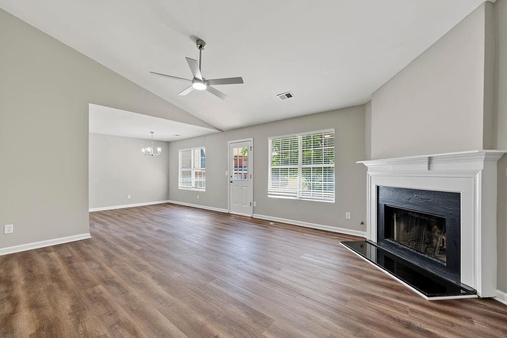 3 bedroom, 2 bathroom, 1,438 sq ft single family residence under contract at 5747 Mccurdy Court, Stone Mountain, GA 30087 — photo 3