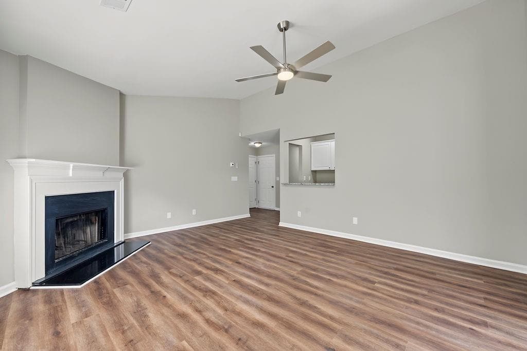 3 bedroom, 2 bathroom, 1,438 sq ft single family residence under contract at 5747 Mccurdy Court, Stone Mountain, GA 30087 — photo 4