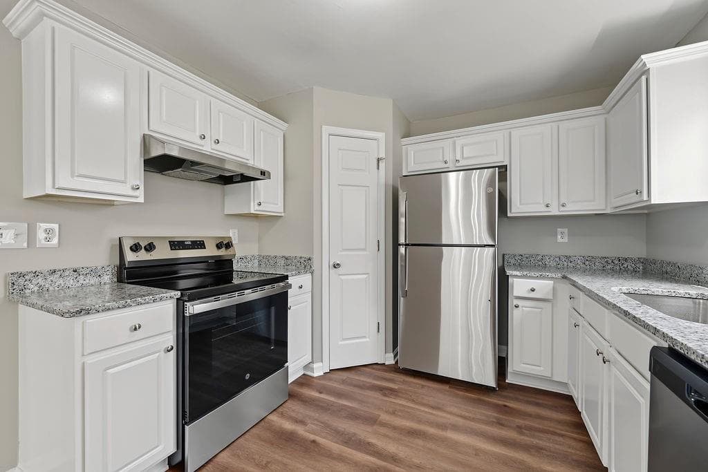 3 bedroom, 2 bathroom, 1,438 sq ft single family residence under contract at 5747 Mccurdy Court, Stone Mountain, GA 30087 — photo 2