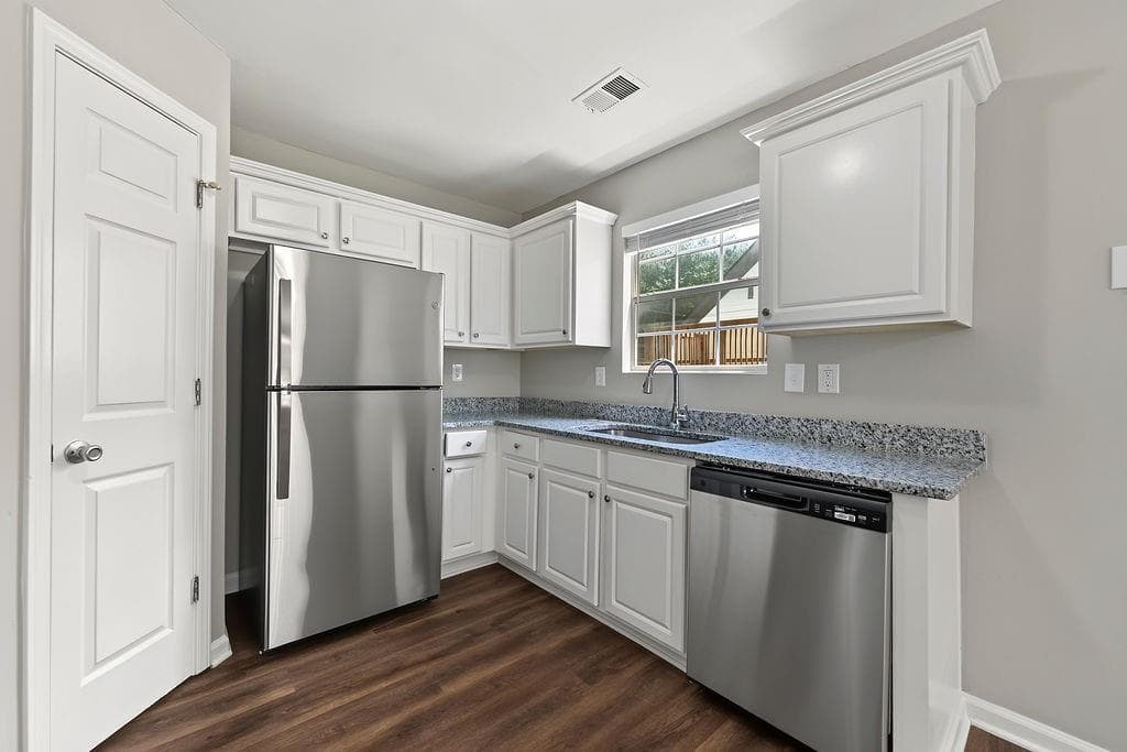 3 bedroom, 2 bathroom, 1,438 sq ft single family residence under contract at 5747 Mccurdy Court, Stone Mountain, GA 30087 — photo 5