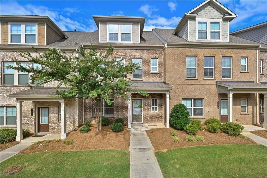 3 bedroom, 4 bathroom, 1,977 sq ft townhouse for rent at 3798 Hidden Valley Circle, Lawrenceville, GA 30044 for $2,300 a month — photo 1 of 33