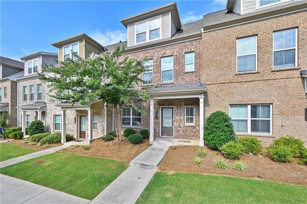 3 bedroom, 4 bathroom, 1,977 sq ft townhouse for rent at 3798 Hidden Valley Circle, Lawrenceville, GA 30044 for $2,300 a month — photo 2