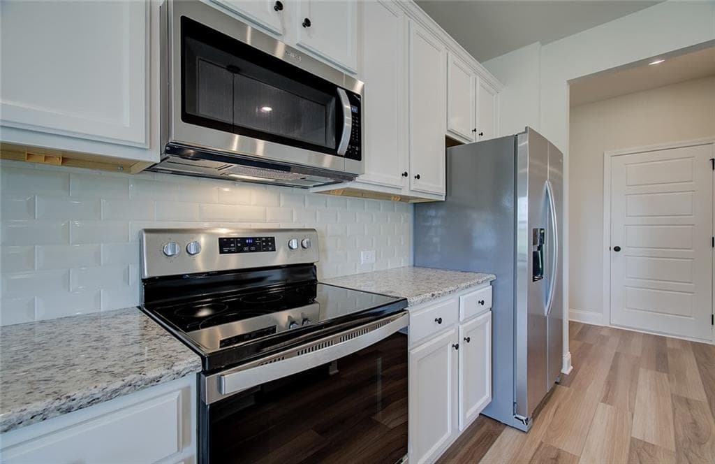 4 bedroom, 3 bathroom, 2,250 sq ft single family residence under contract at 4212 Portsbrook Avenue, Snellville, GA 30039 — photo 6
