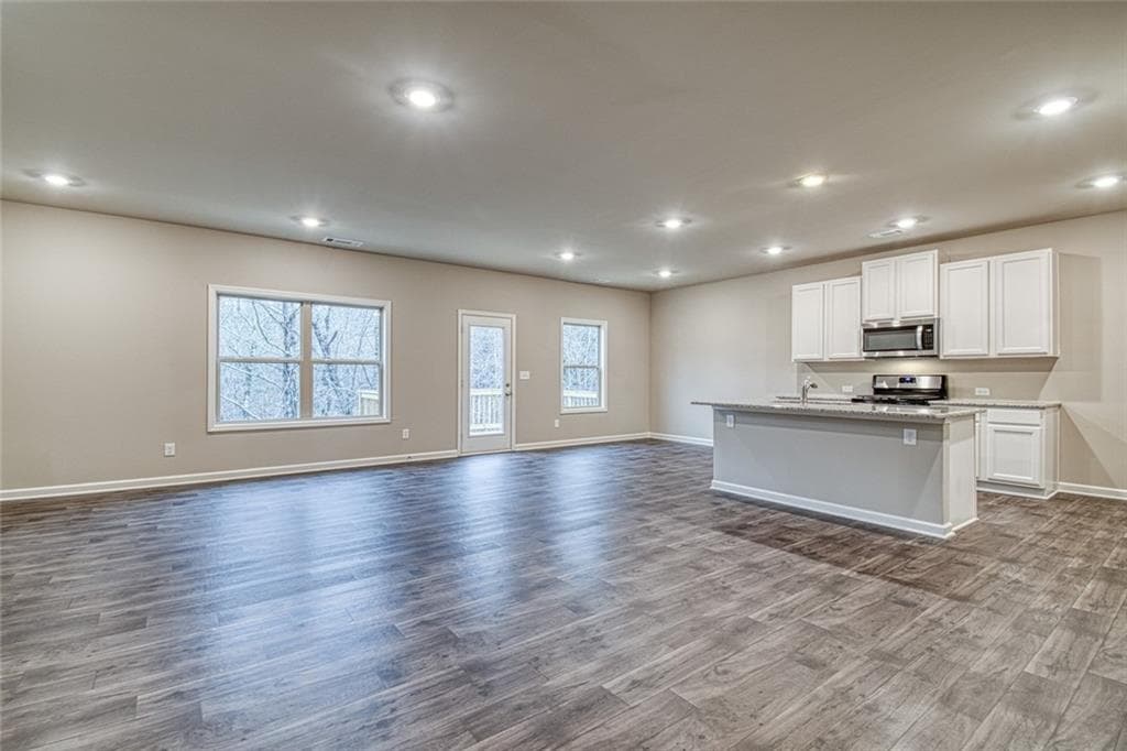 4 bedroom, 3 bathroom, 2,250 sq ft single family residence under contract at 4212 Portsbrook Avenue, Snellville, GA 30039 — photo 7