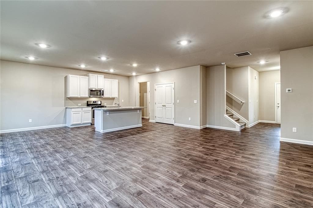 4 bedroom, 3 bathroom, 2,250 sq ft single family residence under contract at 4212 Portsbrook Avenue, Snellville, GA 30039 — photo 8