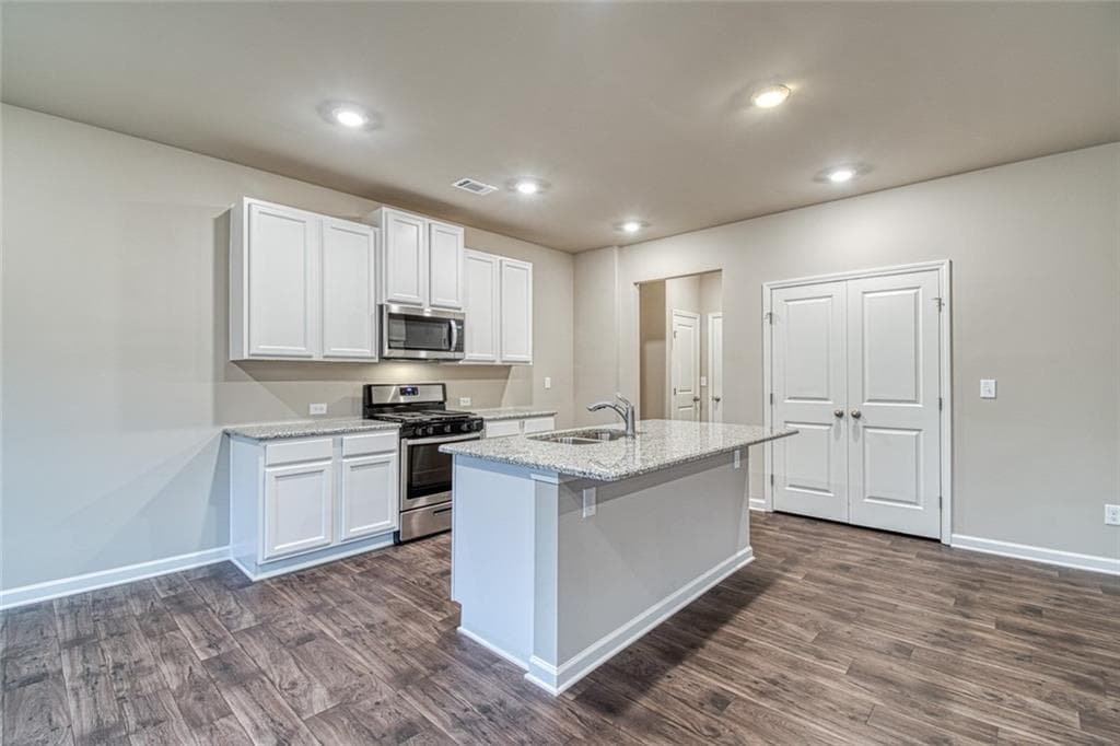 4 bedroom, 3 bathroom, 2,250 sq ft single family residence under contract at 4212 Portsbrook Avenue, Snellville, GA 30039 — photo 10