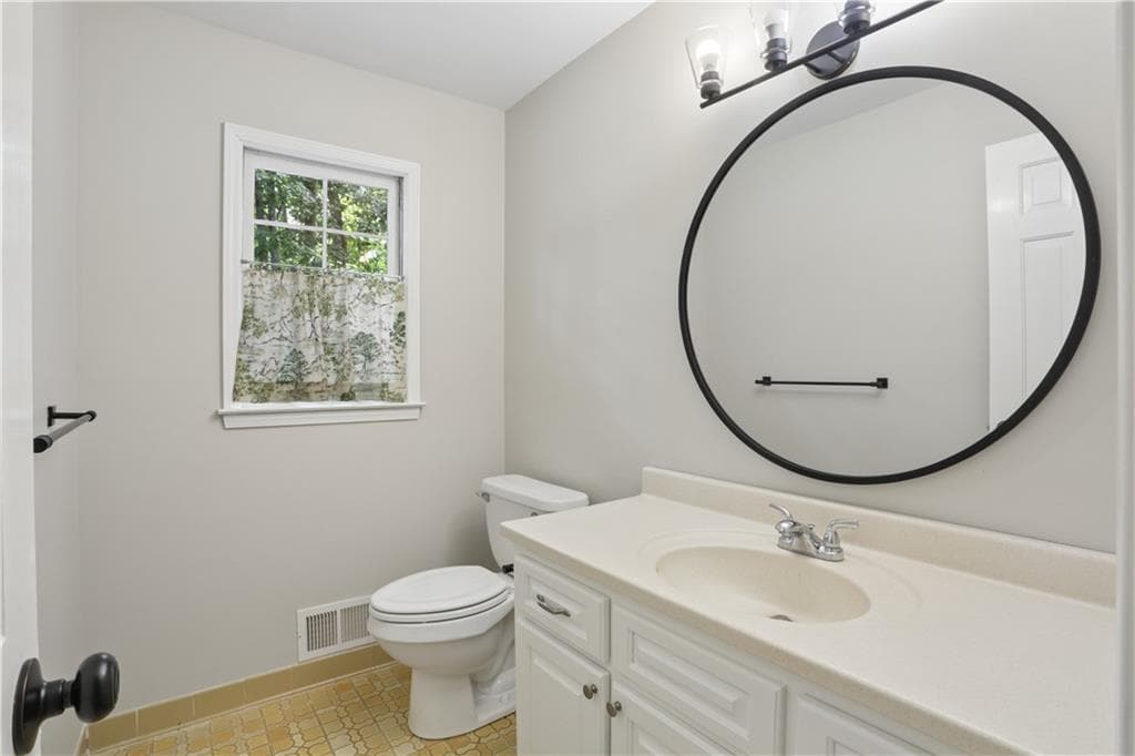 5 bedroom, 4 bathroom, 2,530 sq ft single family residence for rent at 2063 Six Branches Drive, Roswell, GA 30076 for $3,500 a month — photo 10