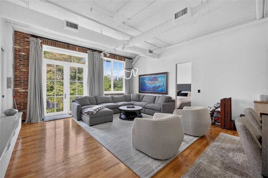 2 bedroom, 2 bathroom, 1,585 sq ft condominium for sale at 3235 Roswell Road 602, Atlanta, GA 30305 — photo 3