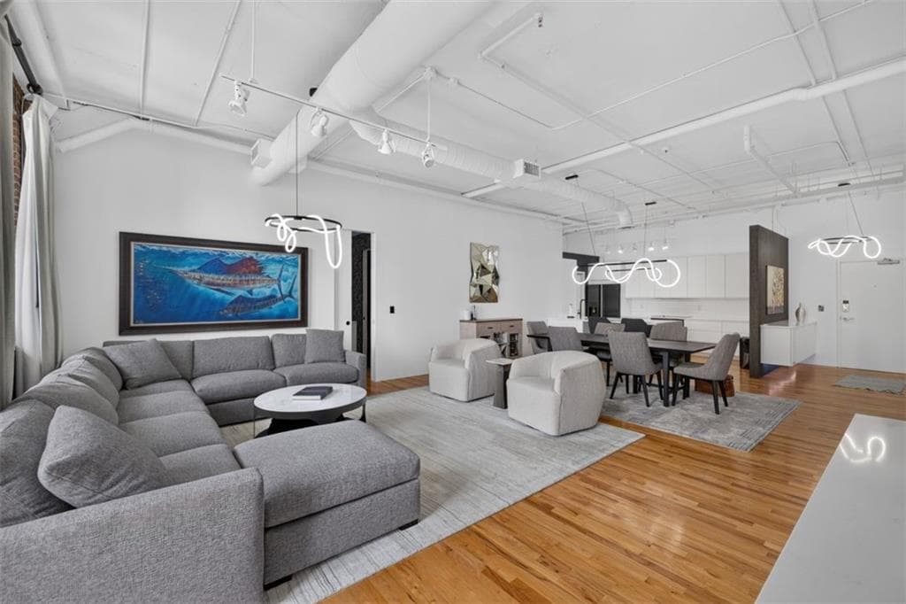 2 bedroom, 2 bathroom, 1,585 sq ft condominium for sale at 3235 Roswell Road 602, Atlanta, GA 30305 — photo 4