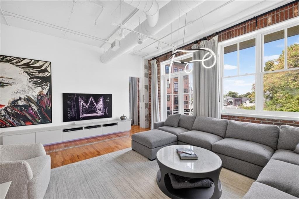 2 bedroom, 2 bathroom, 1,585 sq ft condominium for sale at 3235 Roswell Road 602, Atlanta, GA 30305 — photo 5